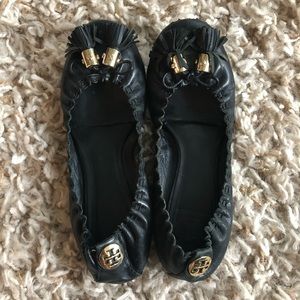 Tory Burch Size 7 Black Reese Tassels Flats